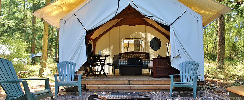 Une tente dehors pour camping